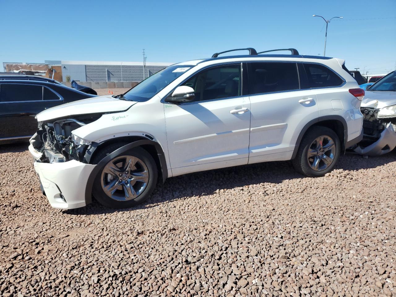 2017 TOYOTA HIGHLANDER car image