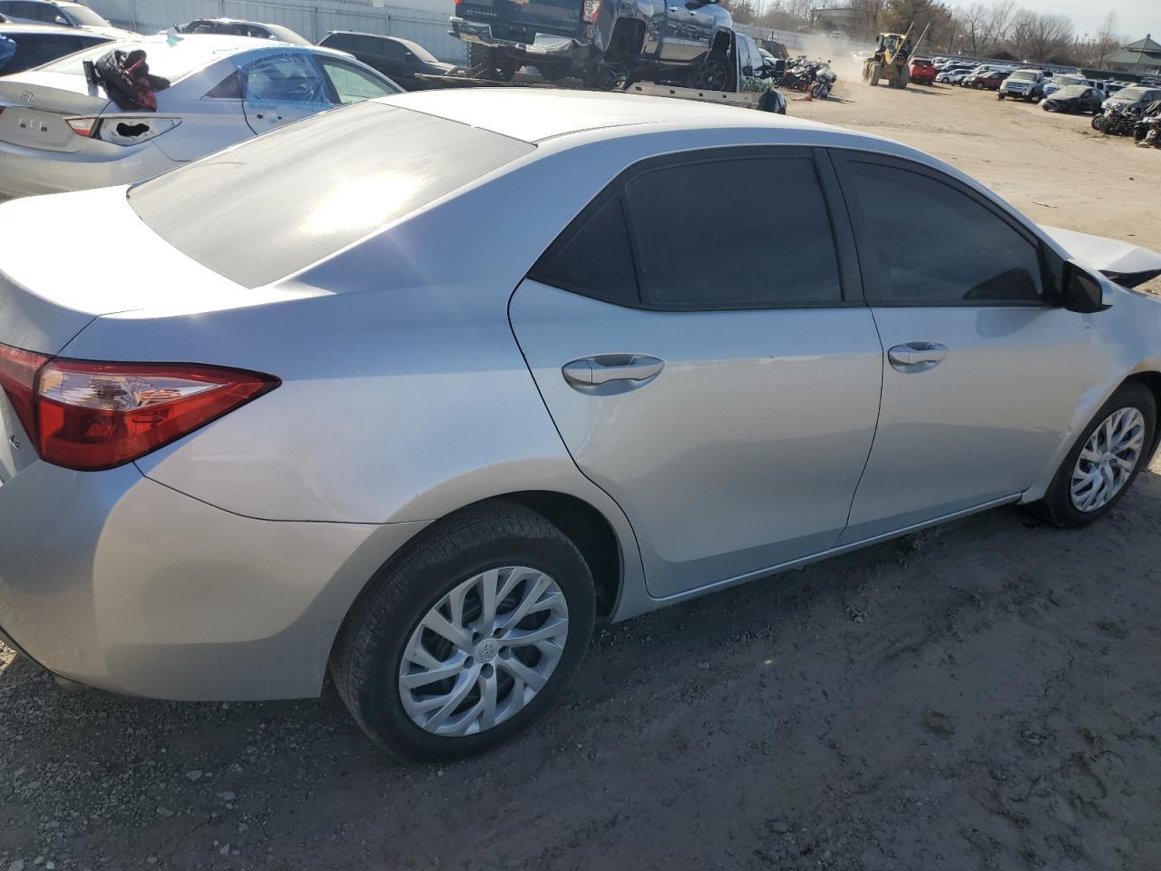 2018 TOYOTA COROLLA L - Фото 3