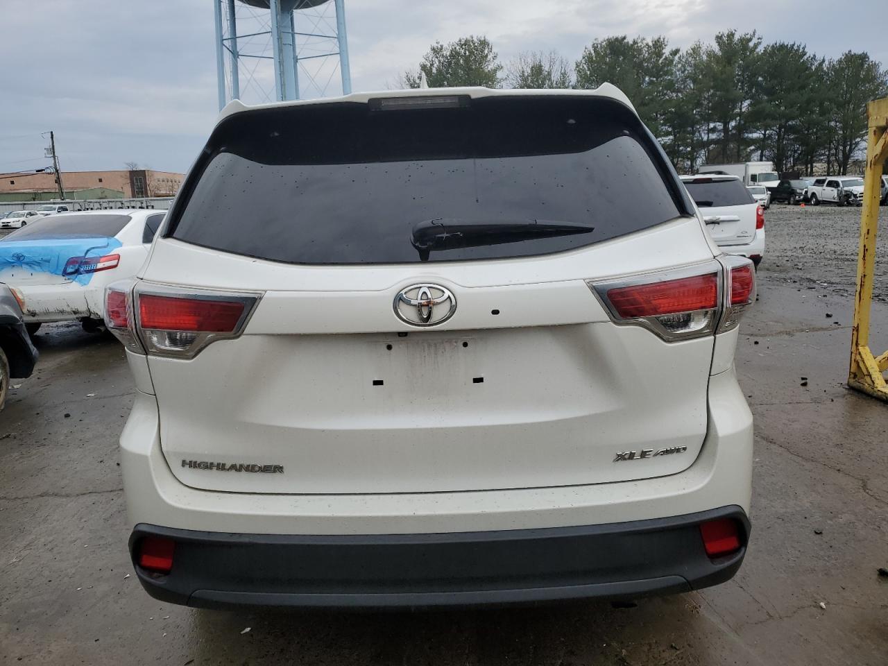 2015 TOYOTA HIGHLANDER - Image 6