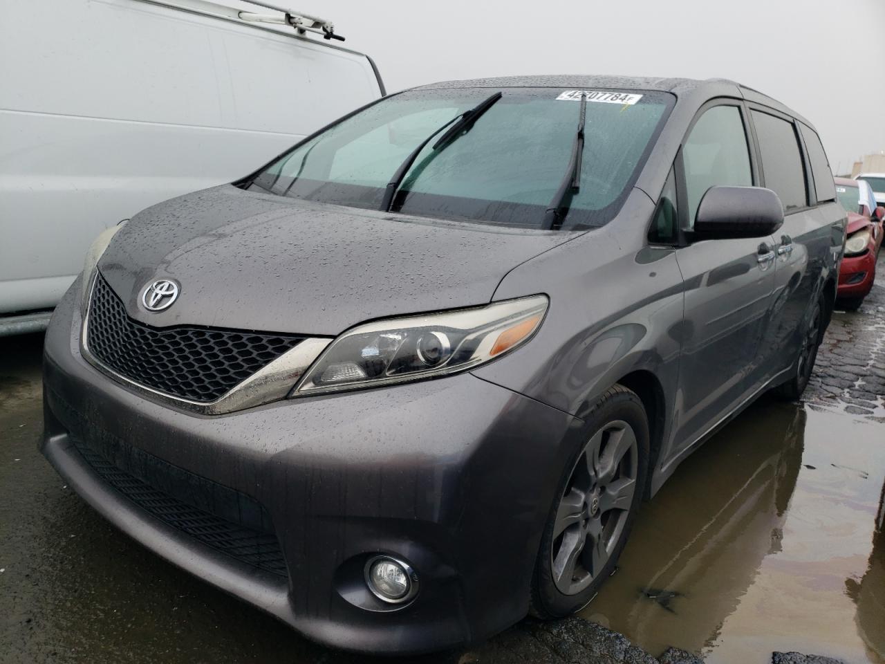 2017 TOYOTA SIENNA SE car image