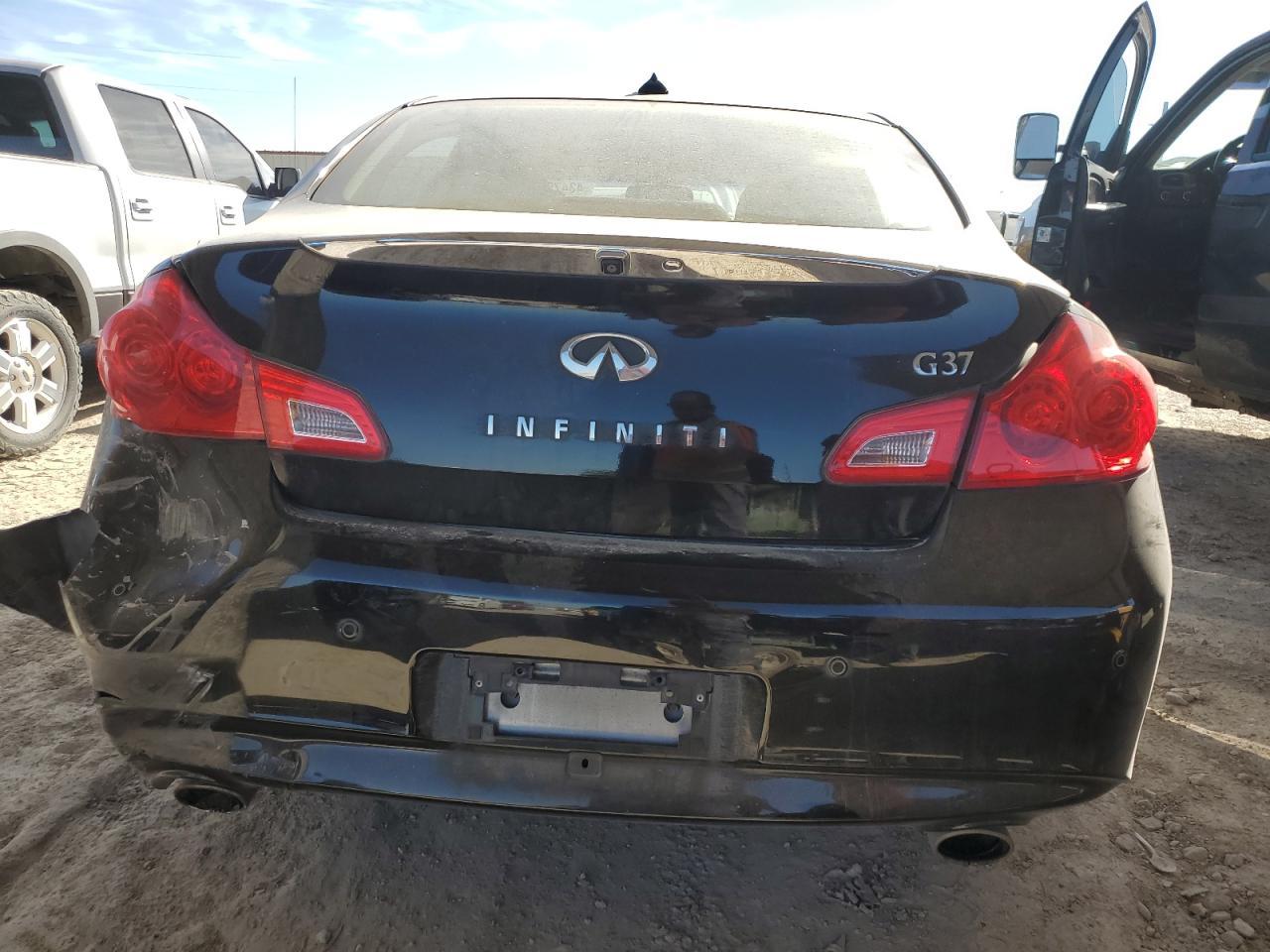 2011 INFINITI G37 BASE - Image 6