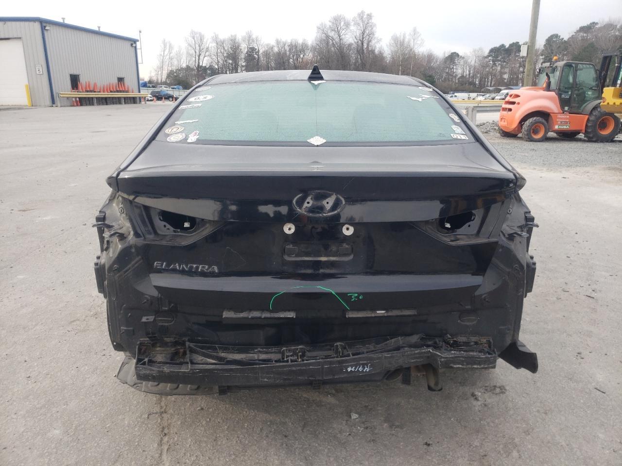 2017 HYUNDAI ELANTRA SE - Image 6