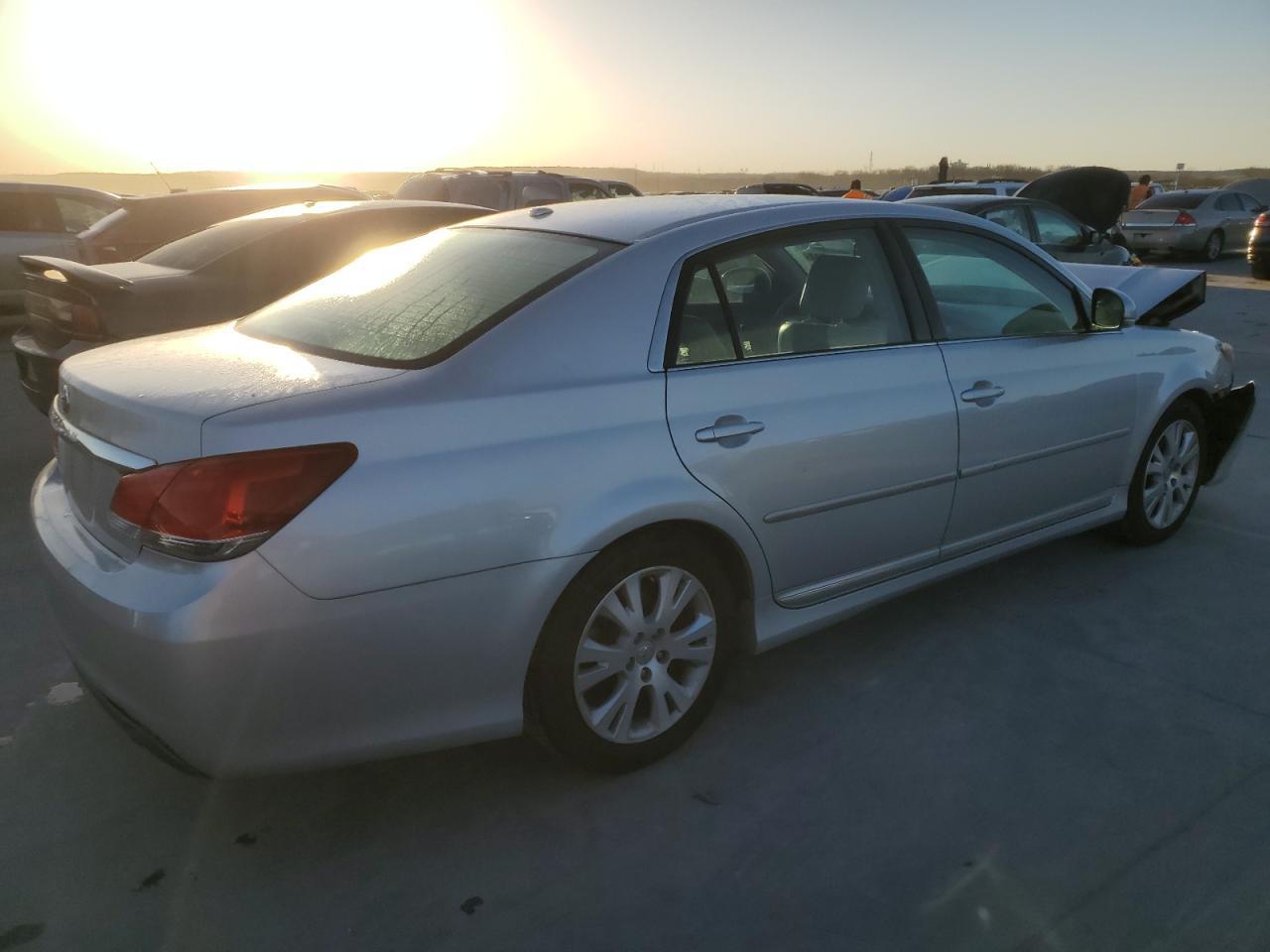 2011 TOYOTA AVALON BAS - Фото 3