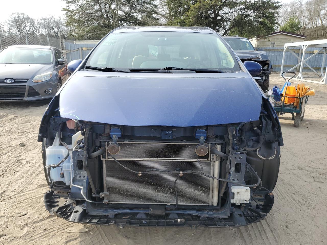 2013 TOYOTA PRIUS V - Фото 5