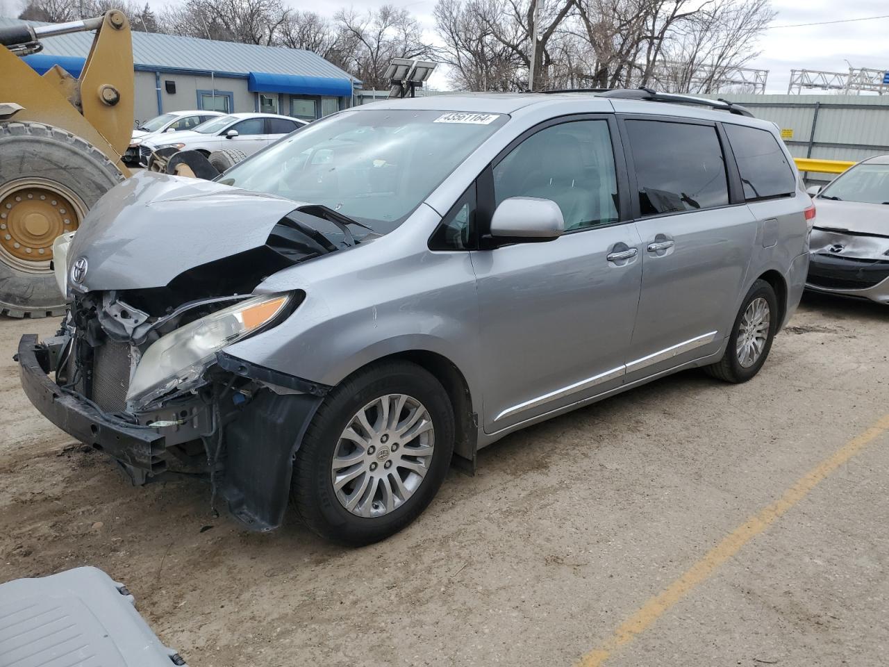 2011 TOYOTA SIENNA XLE