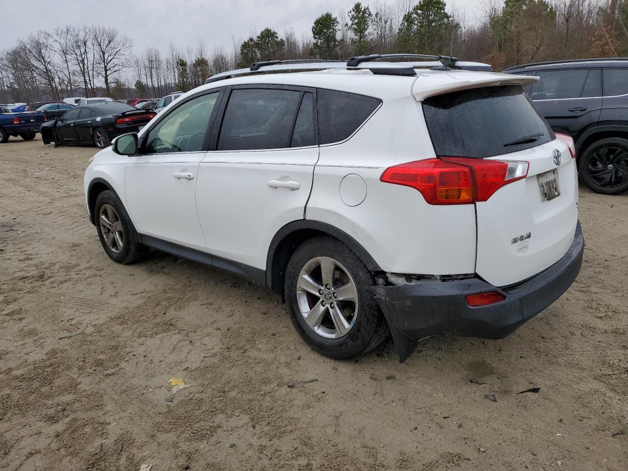 2015 TOYOTA RAV4 XLE - Фото 2