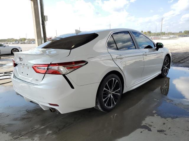 2020 Toyota Camry Se - Фото 3