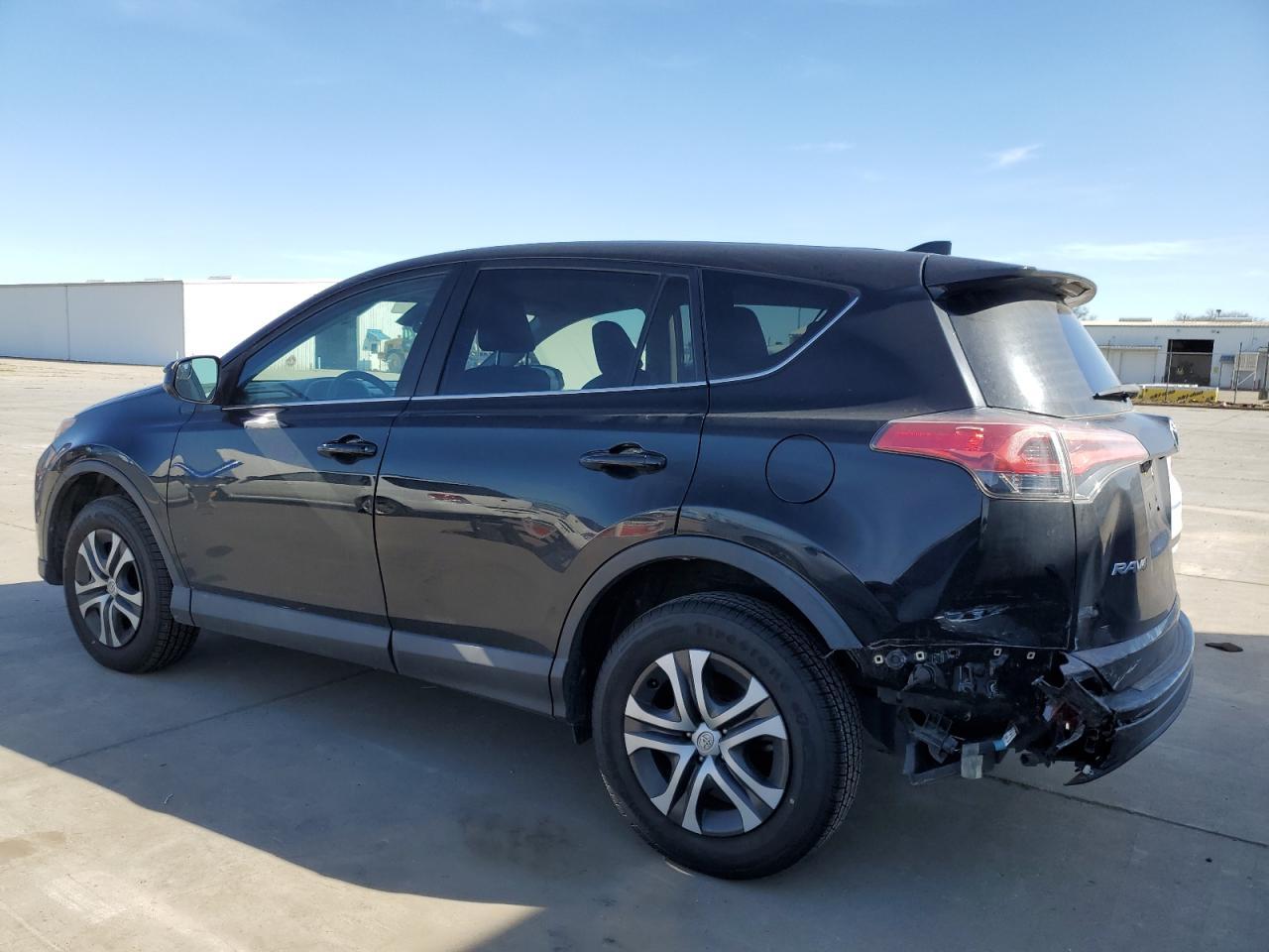 2018 TOYOTA RAV4 LE - Фото 2