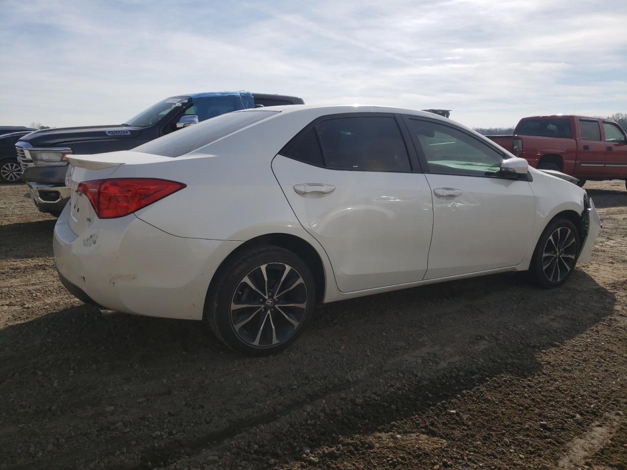 2018 TOYOTA COROLLA L - Фото 3