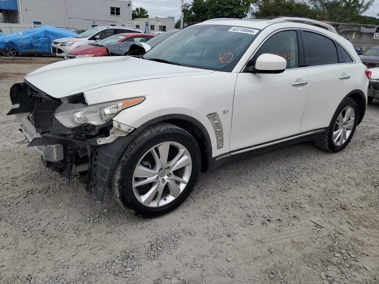 2015 INFINITI QX70 car image