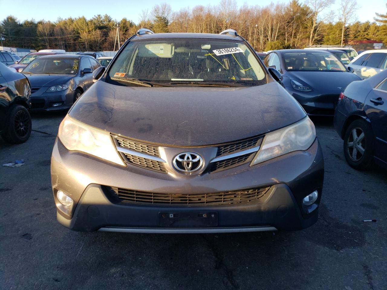 2015 TOYOTA RAV4 XLE - Image 5