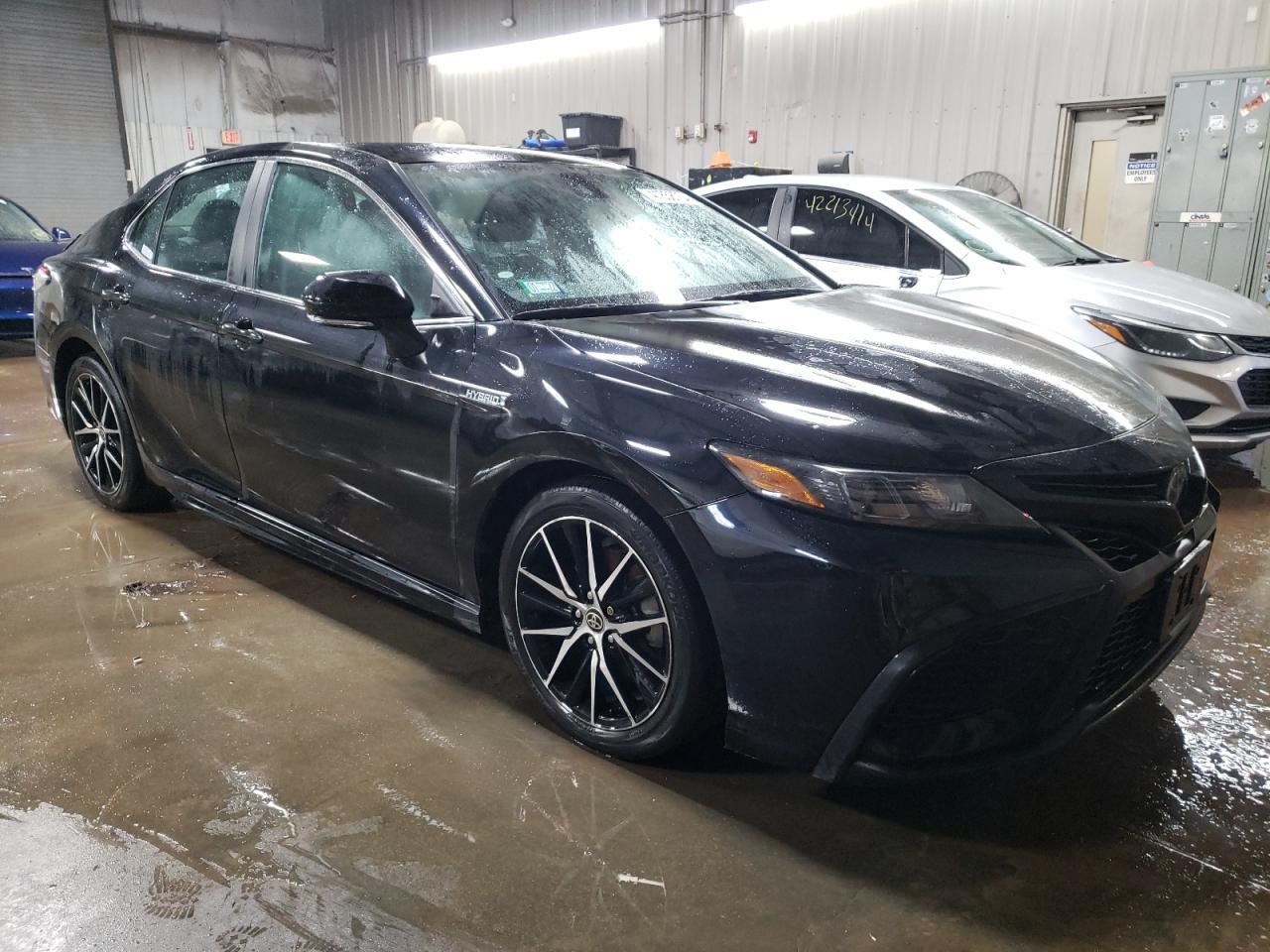 2021 TOYOTA CAMRY SE - Фото 4