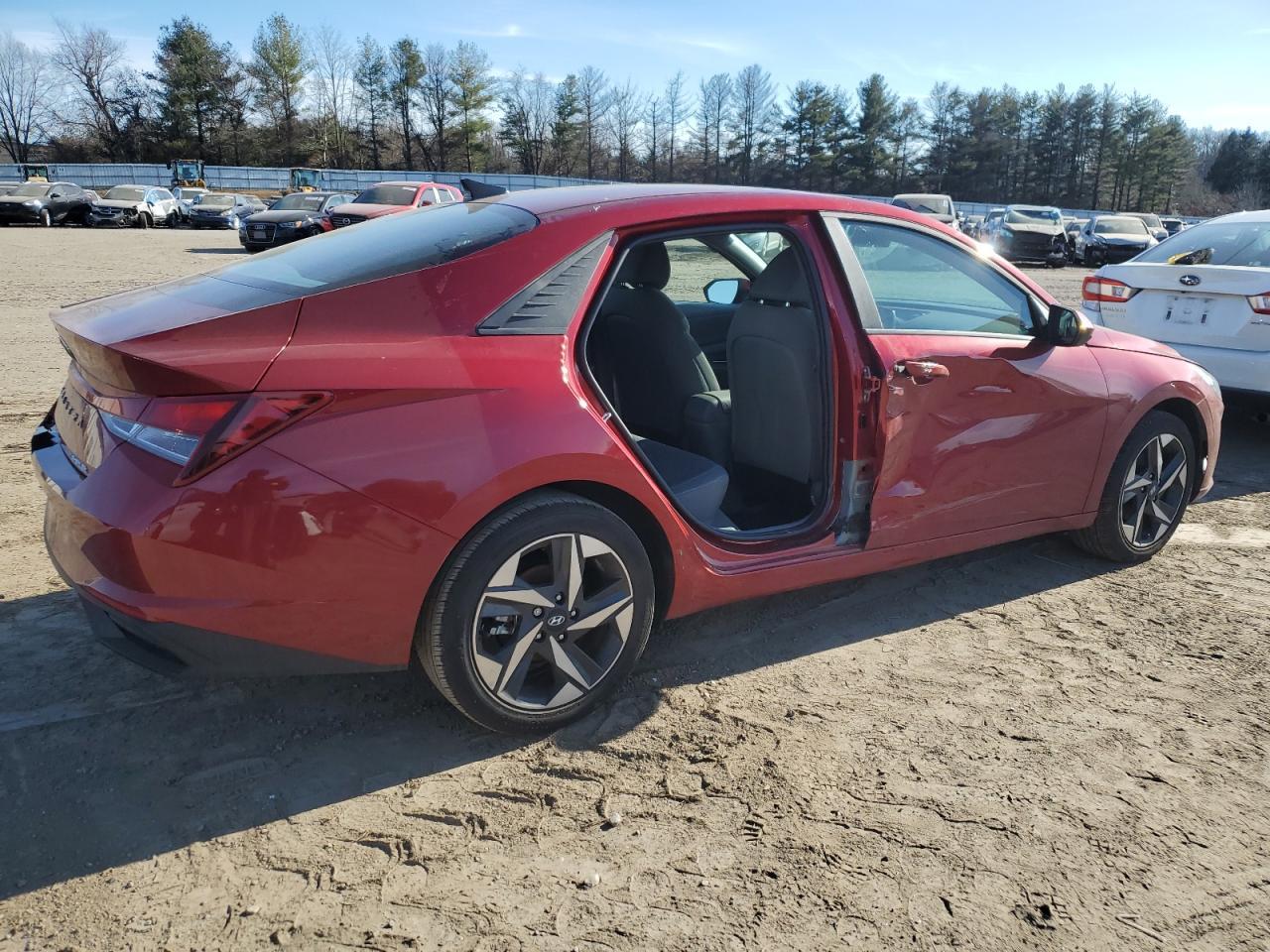 2023 HYUNDAI ELANTRA SE - Image 3
