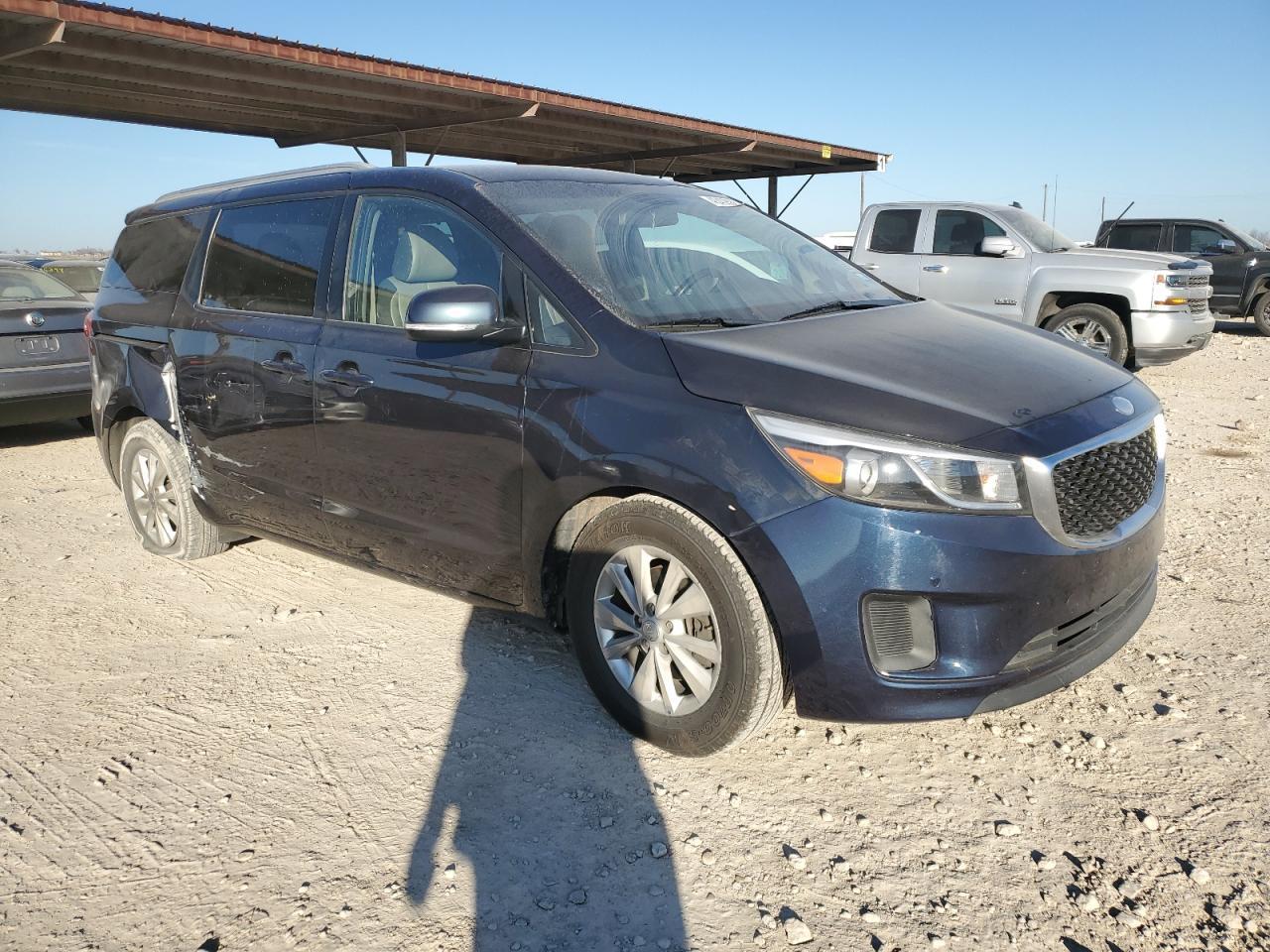 2017 KIA SEDONA LX - Image 4