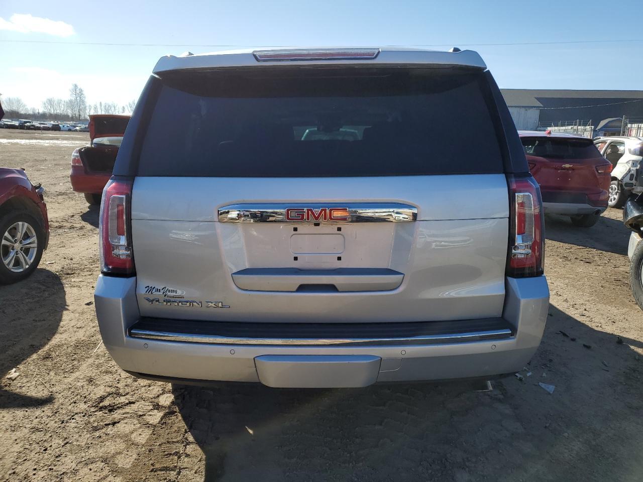 2016 GMC YUKON XL D - Фото 6