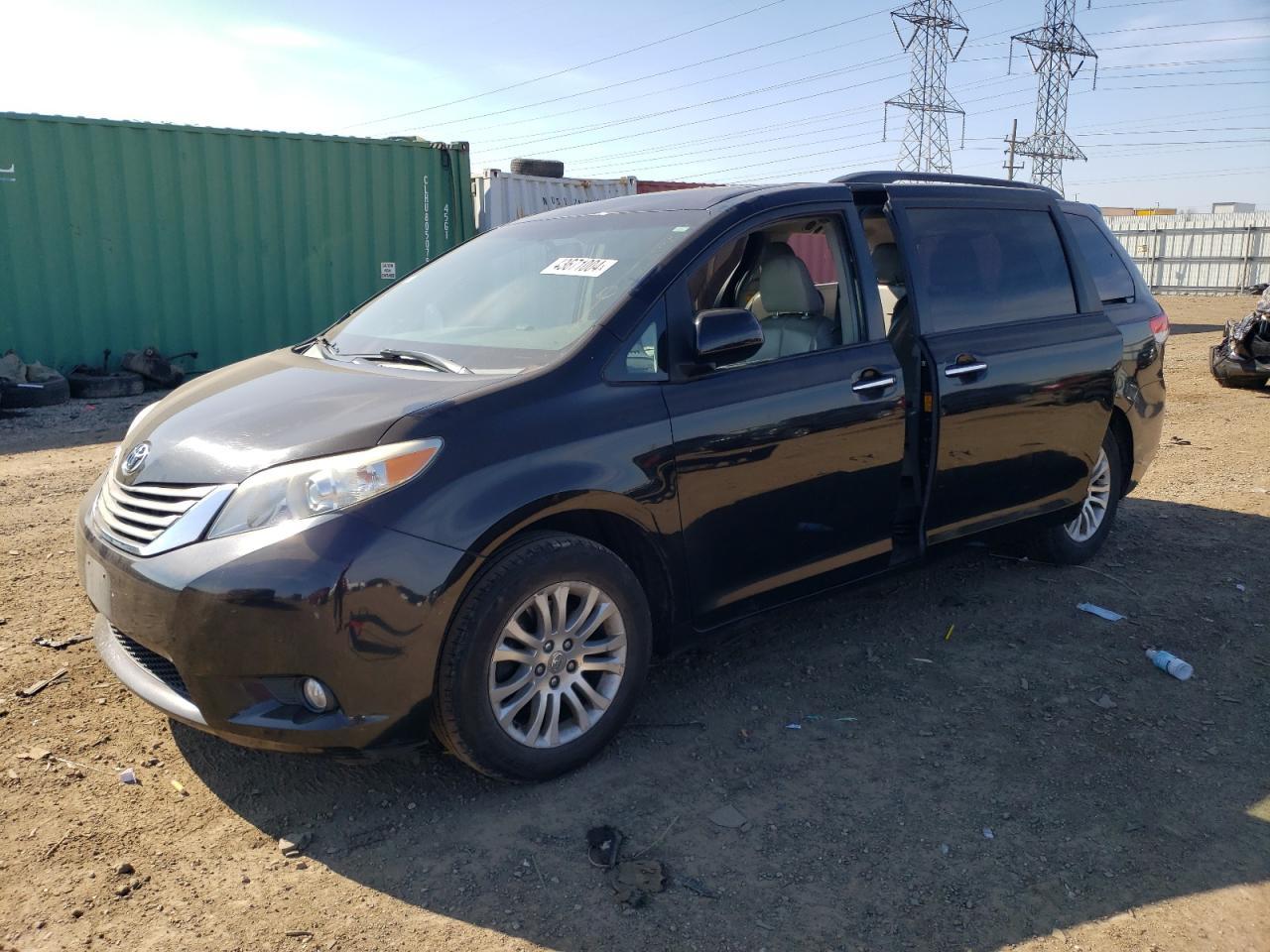 2013 TOYOTA SIENNA XLE