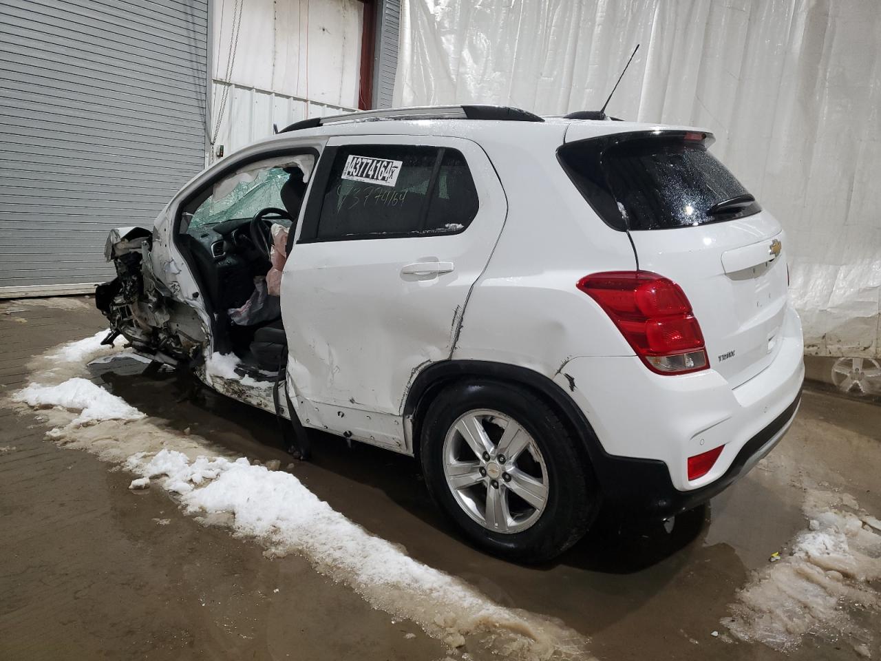 2021 CHEVROLET TRAX 1LT - Фото 2