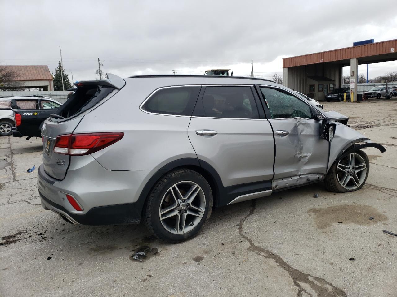 2017 HYUNDAI SANTA FE S - Image 3