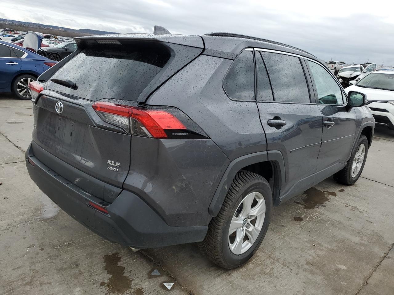 2020 TOYOTA RAV4 XLE - Фото 3