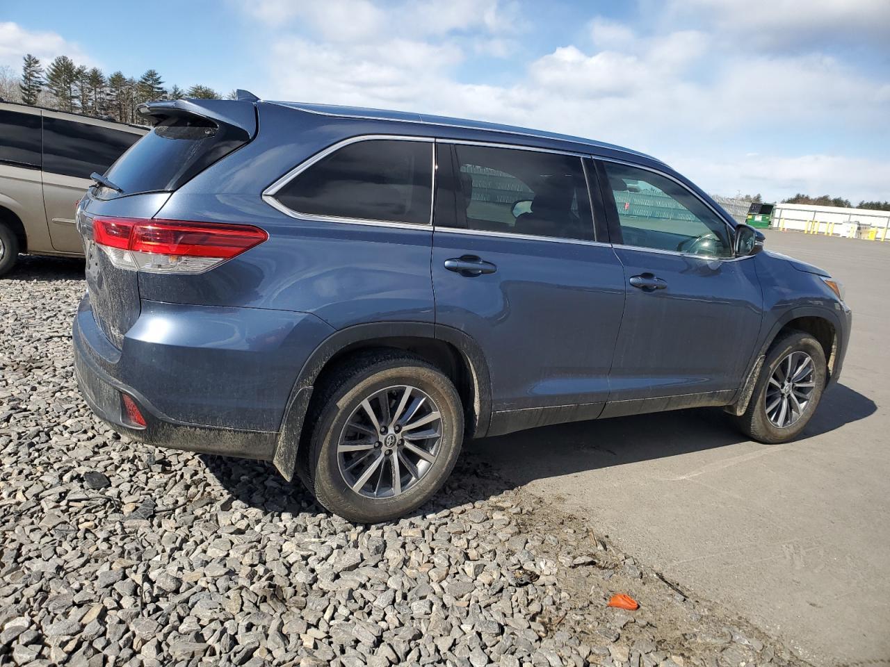 2019 TOYOTA HIGHLANDER - Image 3