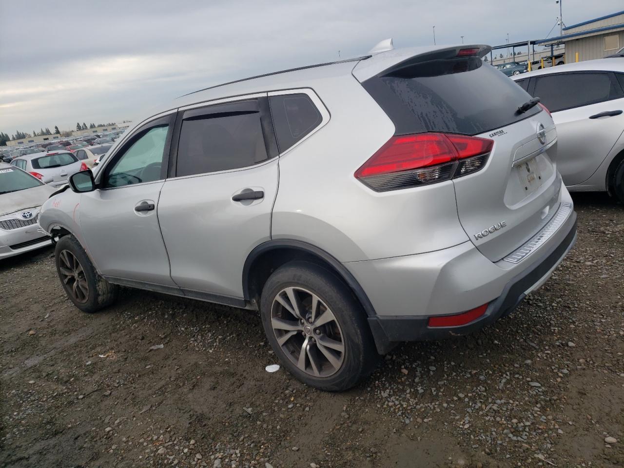 2017 NISSAN ROGUE SV - Image 2