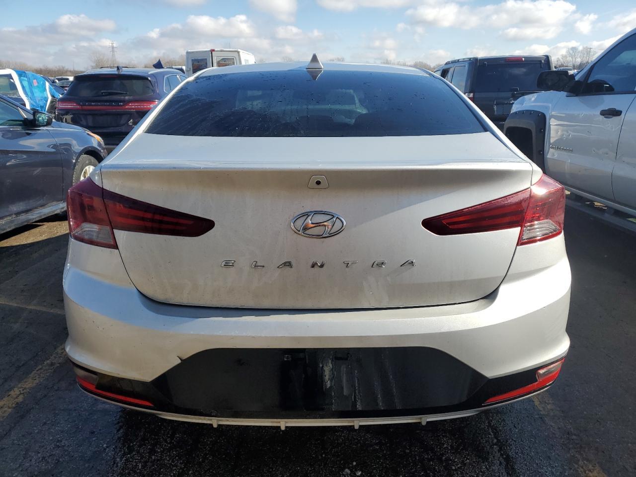 2019 HYUNDAI ELANTRA SE - Фото 6