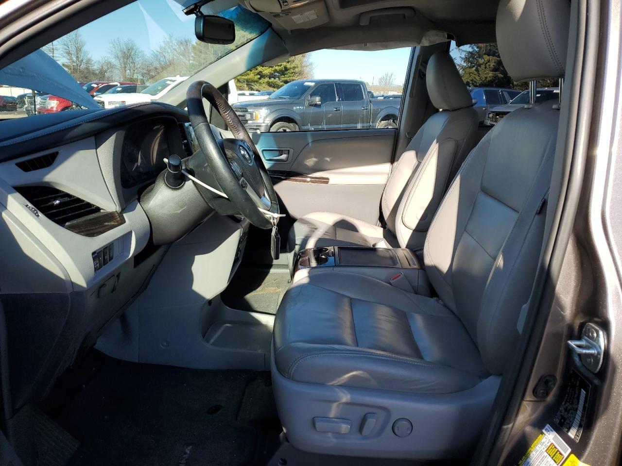 2015 TOYOTA SIENNA XLE - Фото 7