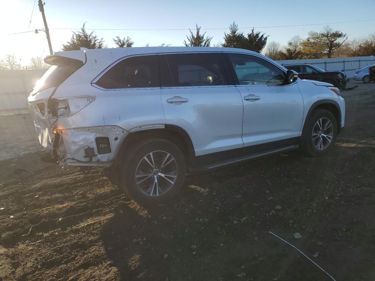 2019 TOYOTA HIGHLANDER - Image 3