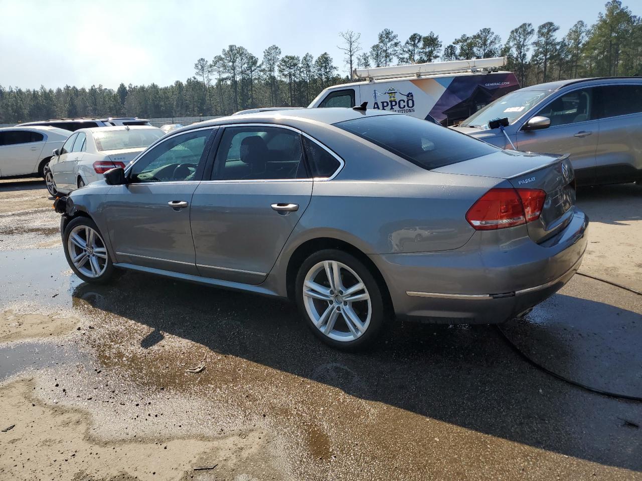 2014 VOLKSWAGEN PASSAT SEL - Image 2