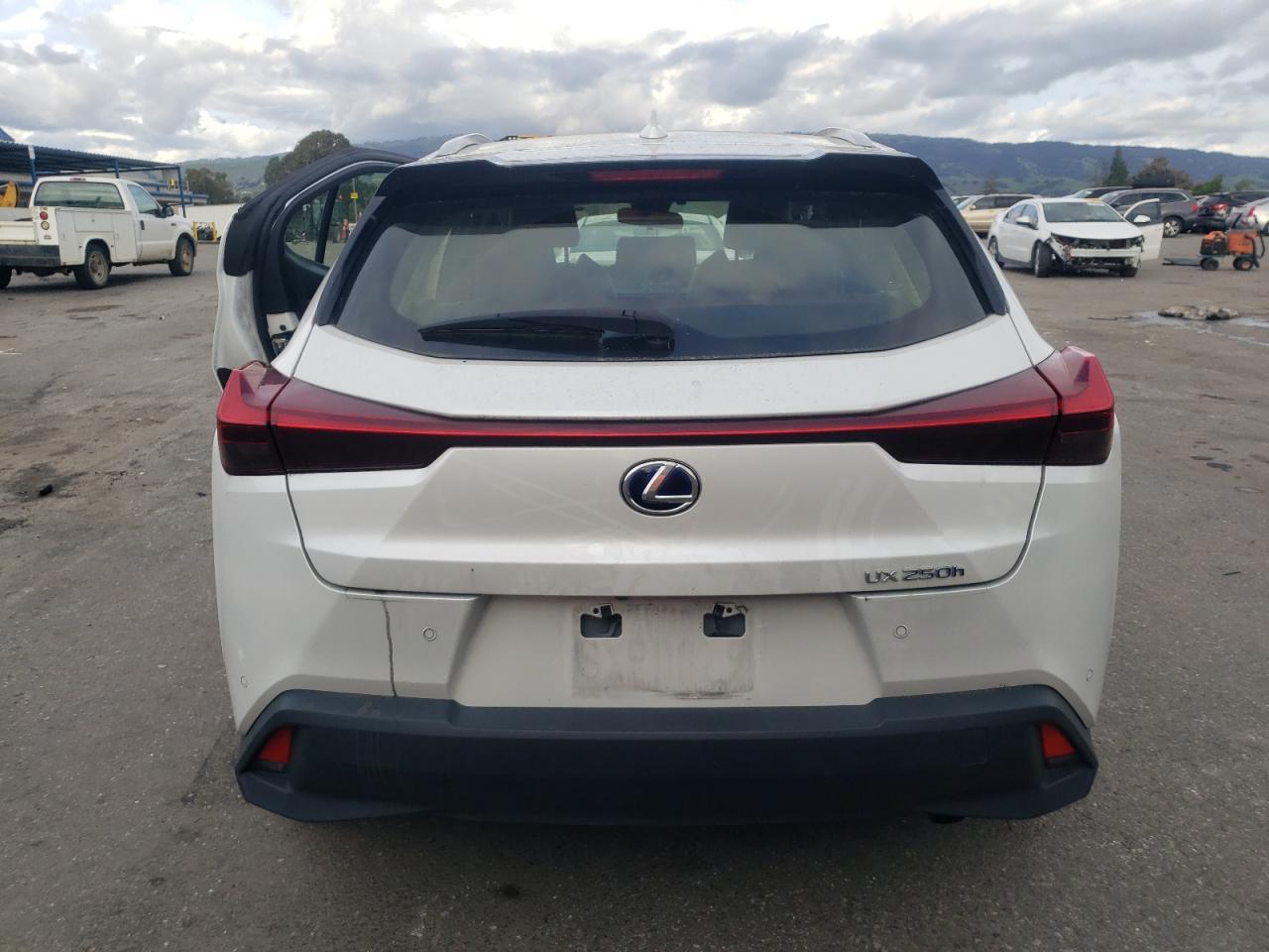 2021 LEXUS UX 250H - Фото 6