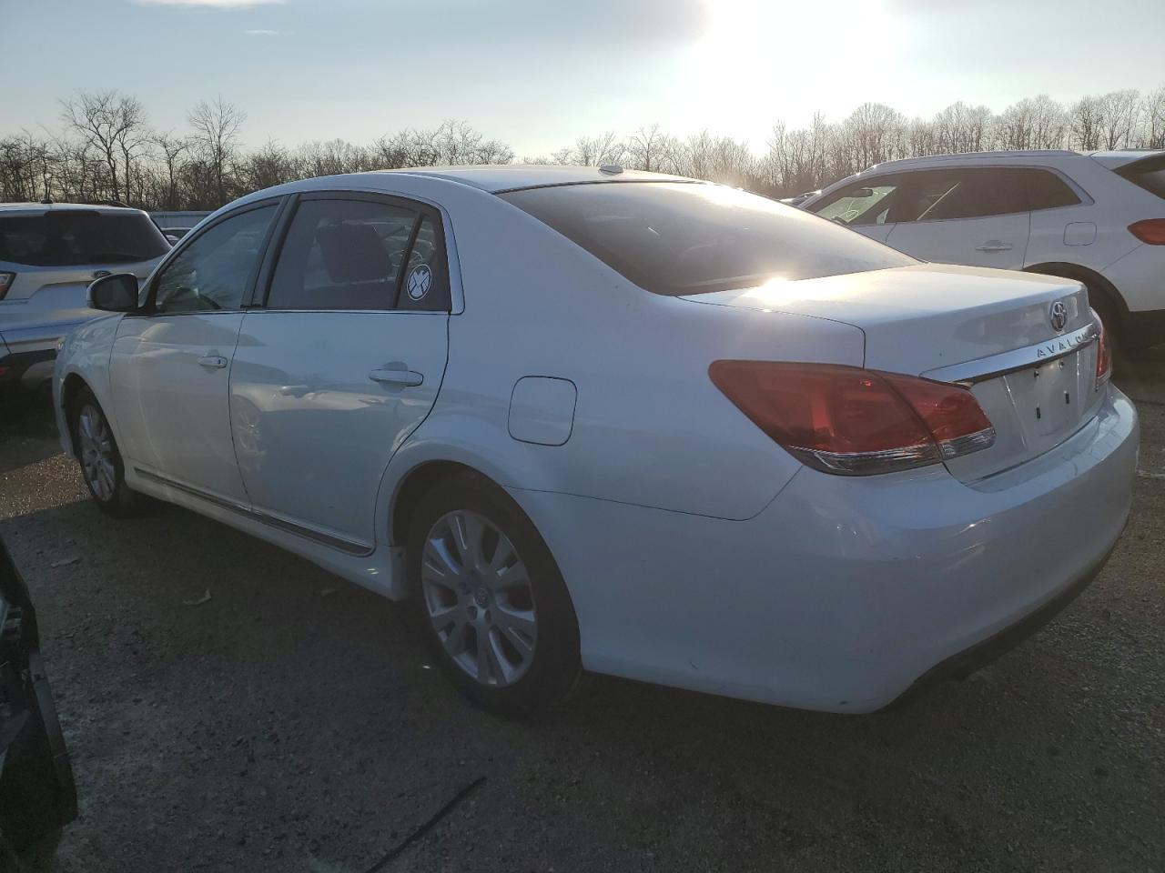 2011 TOYOTA AVALON BAS - Image 2