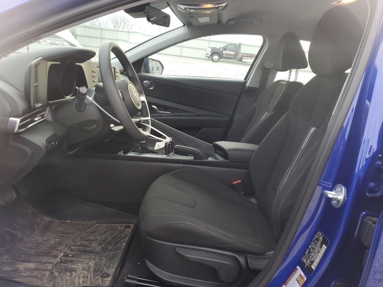 2023 HYUNDAI ELANTRA SE - Фото 7