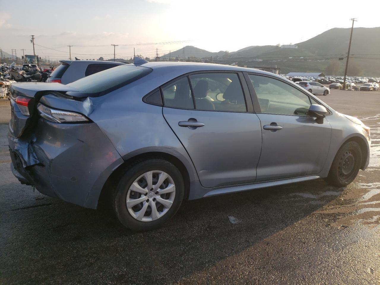 2020 TOYOTA COROLLA LE - Фото 3