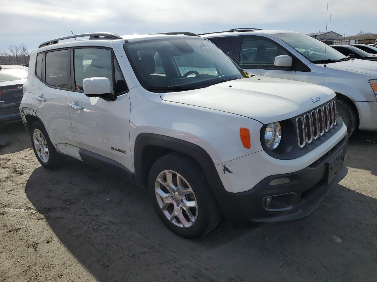 2017 JEEP RENEGADE L - Image 4