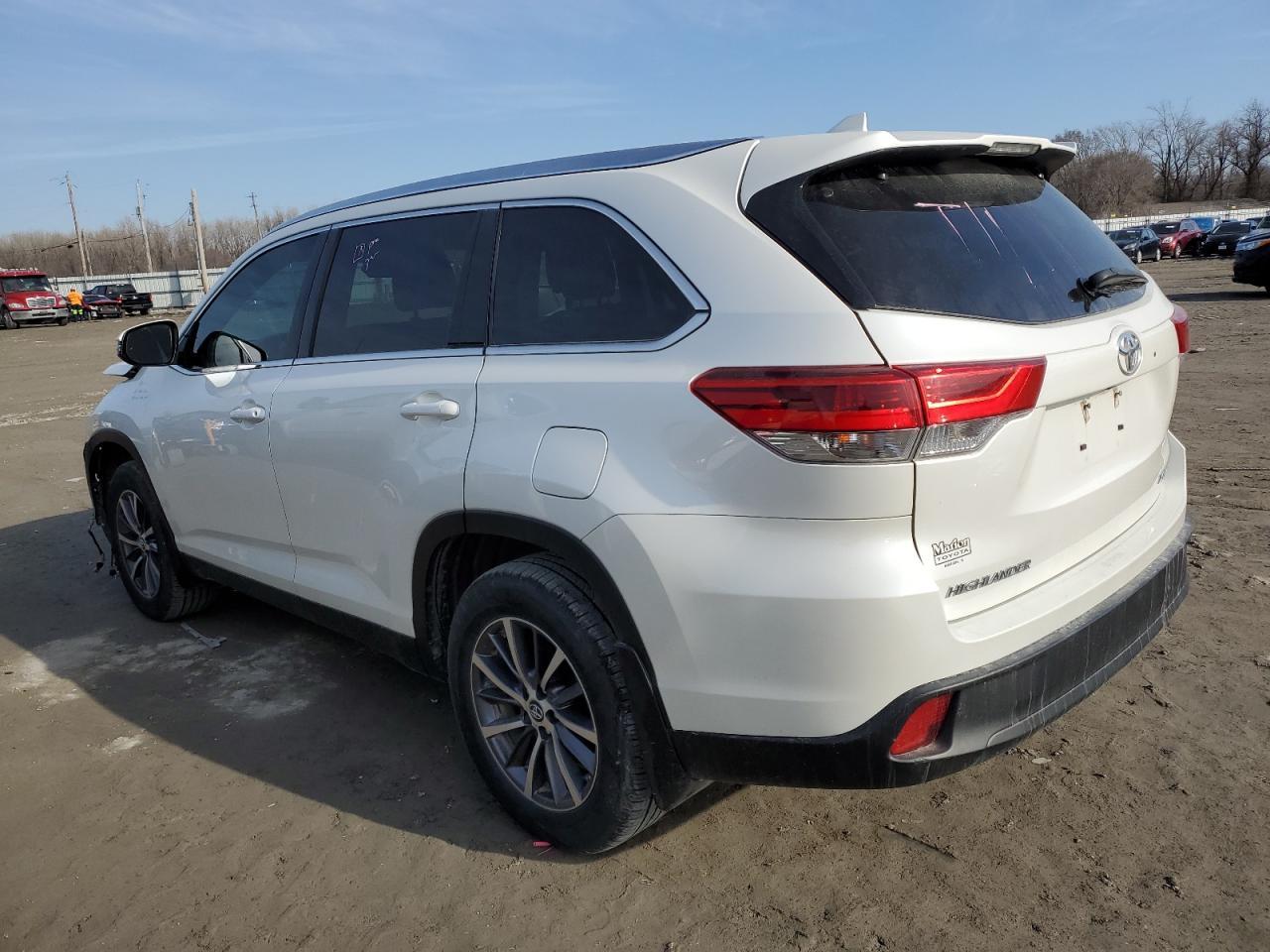 2019 TOYOTA HIGHLANDER - Image 2