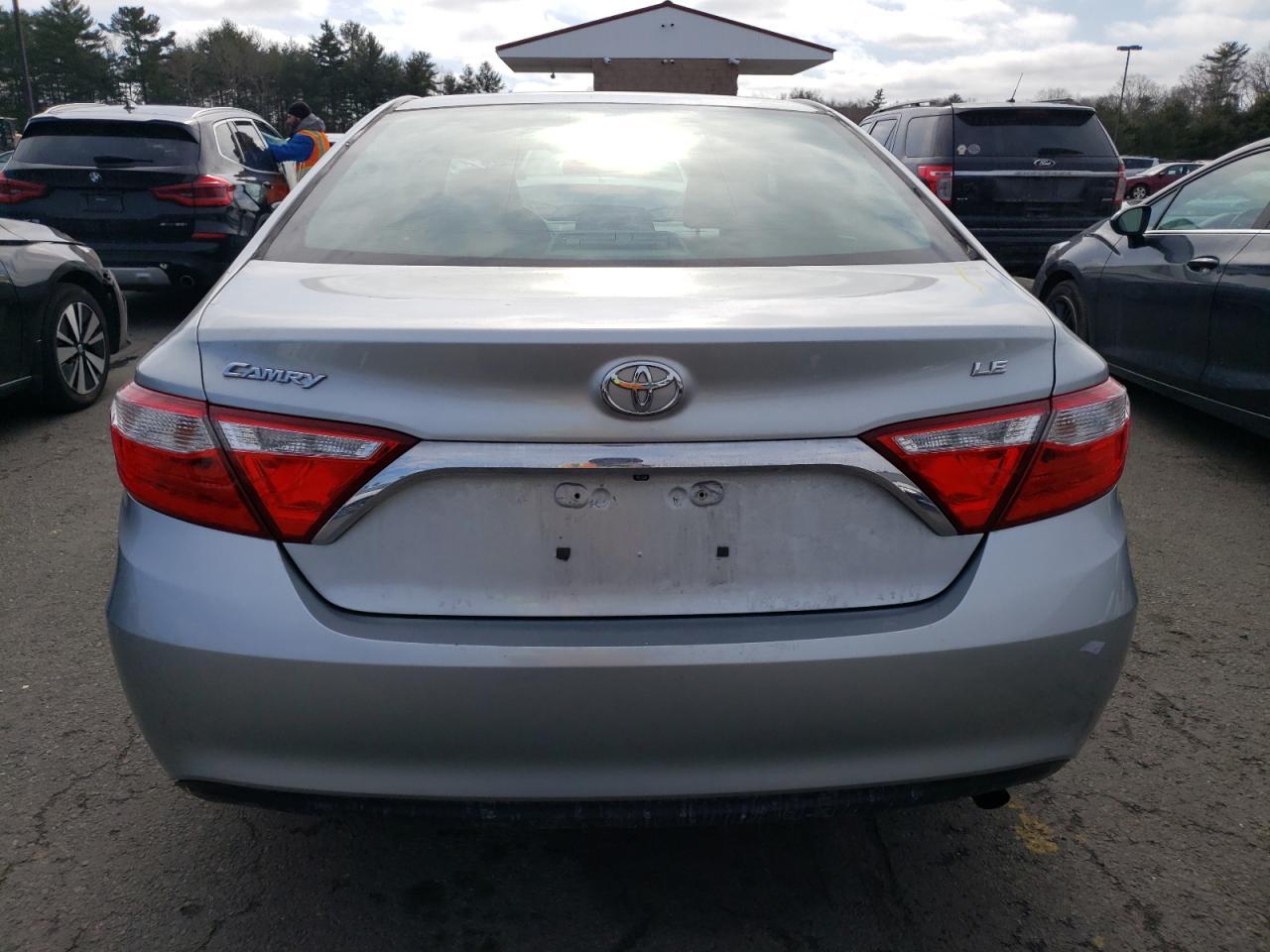 2015 TOYOTA CAMRY LE - Фото 6