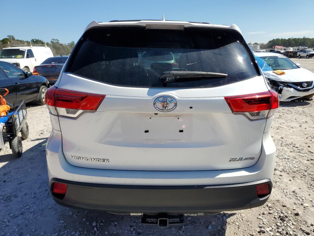 2019 TOYOTA HIGHLANDER - Image 6