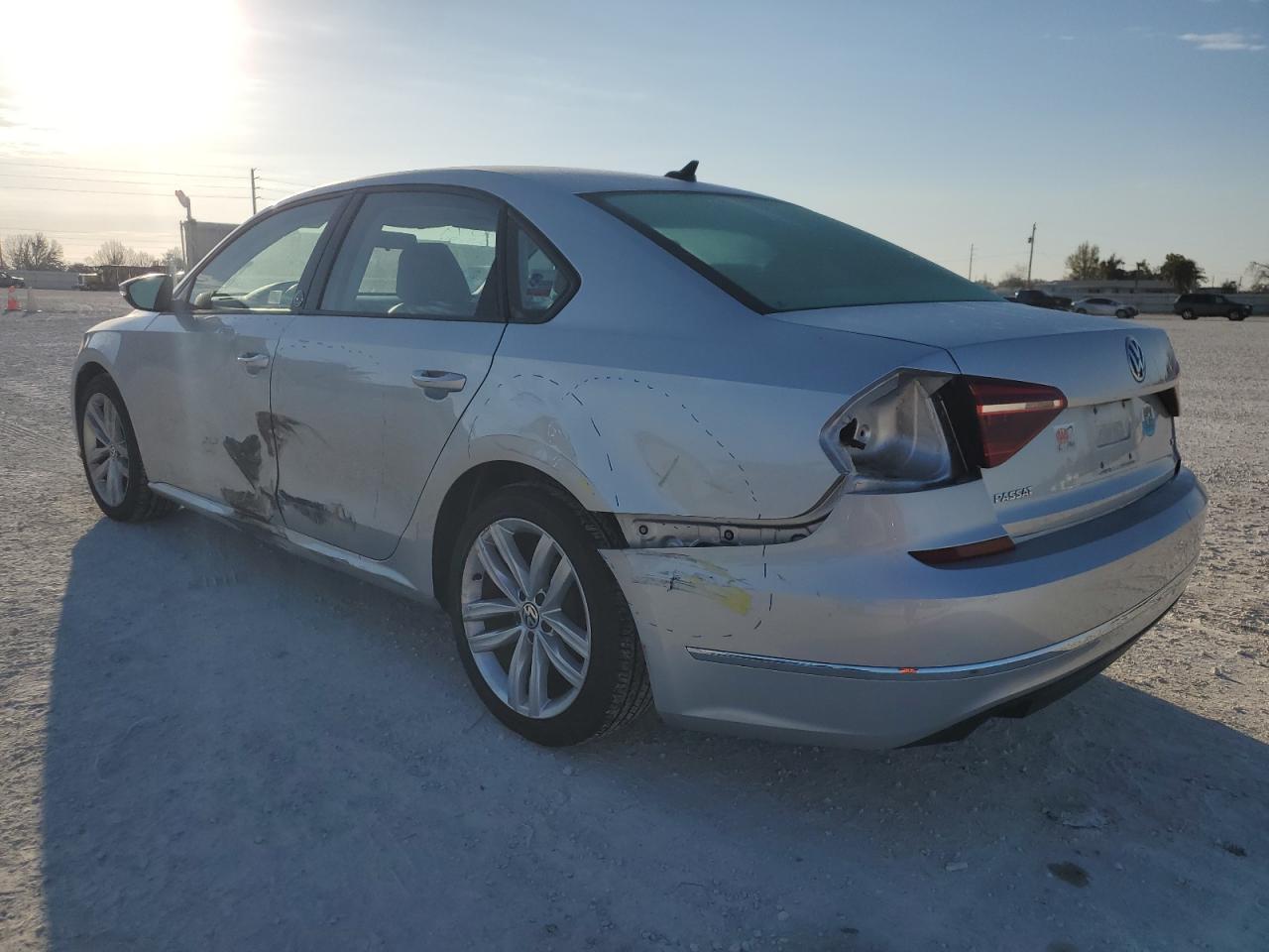 2019 VOLKSWAGEN PASSAT WOL - Фото 2