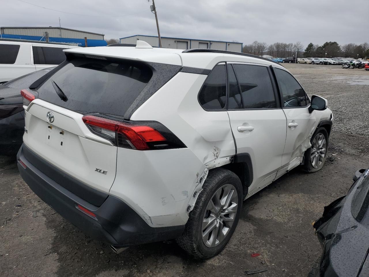 2020 TOYOTA RAV4 XLE P - Image 3