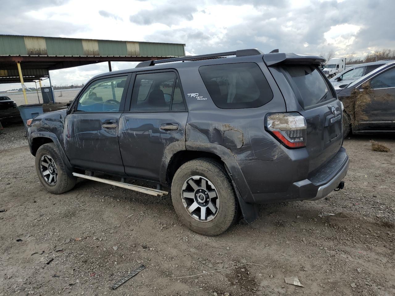 2022 TOYOTA 4RUNNER SR - Фото 2