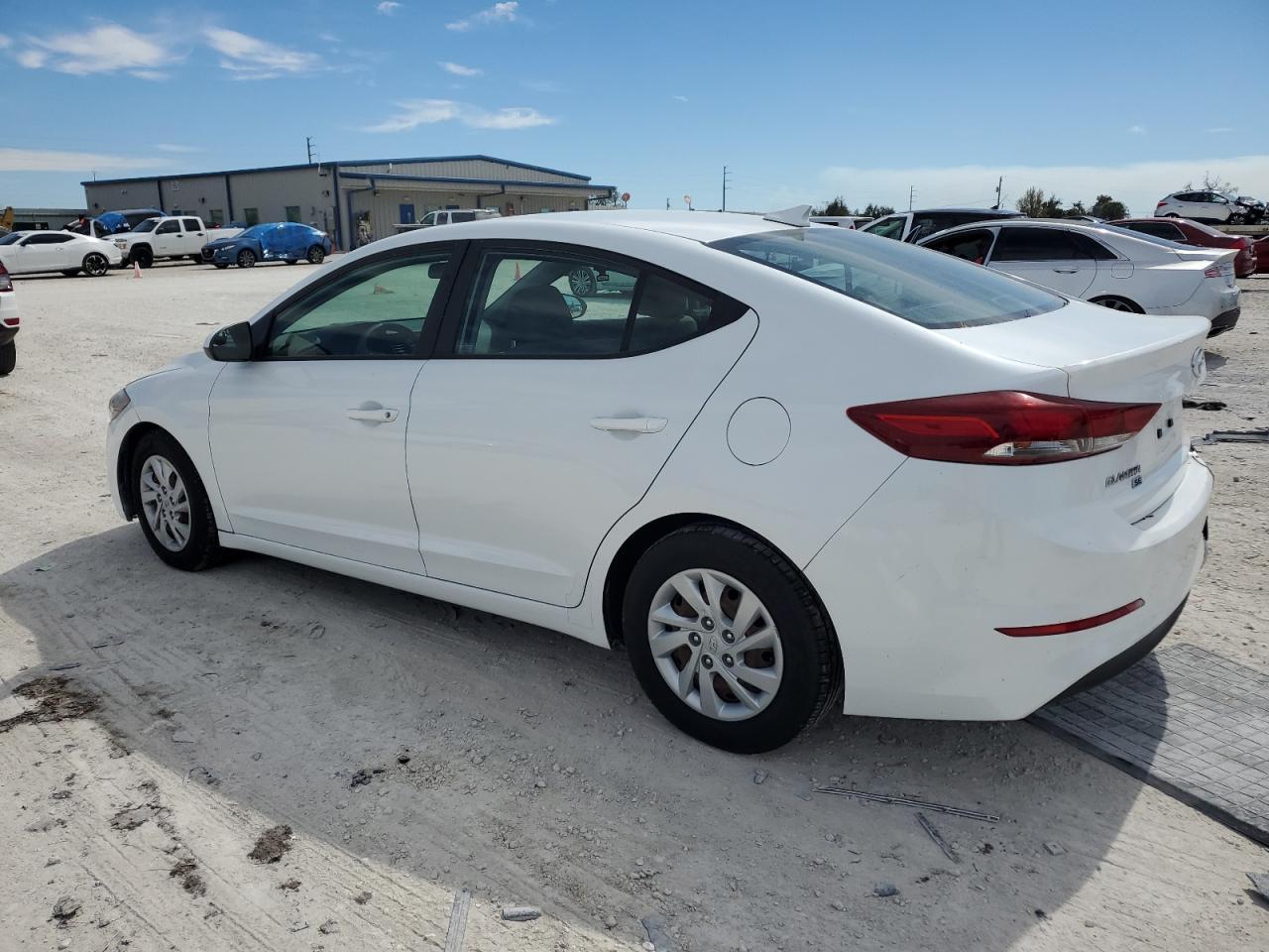 2017 HYUNDAI ELANTRA SE - Фото 2