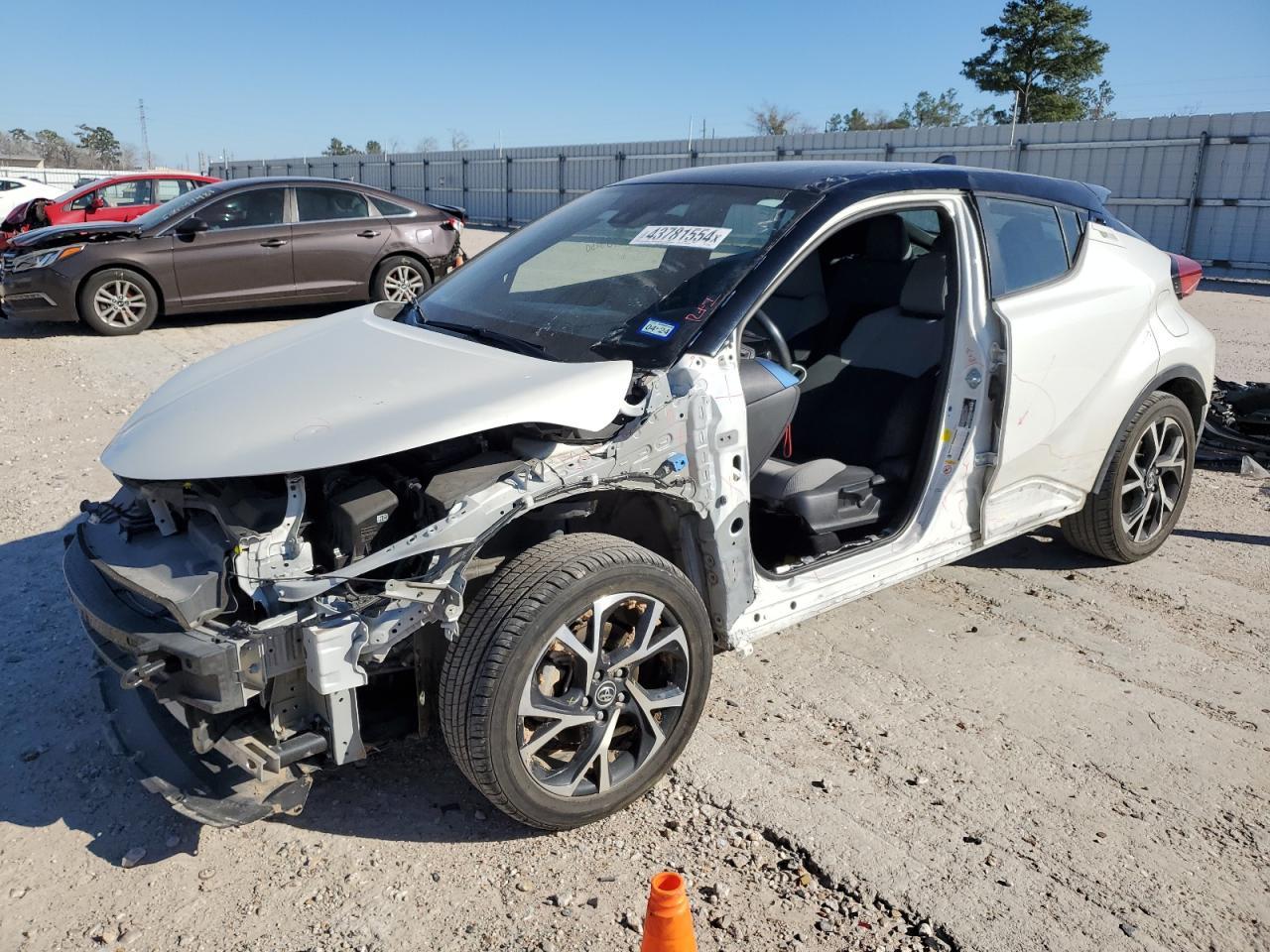 2019 TOYOTA C-HR XLE car image