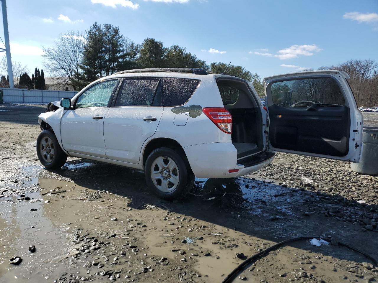 2011 TOYOTA RAV4 - Image 2