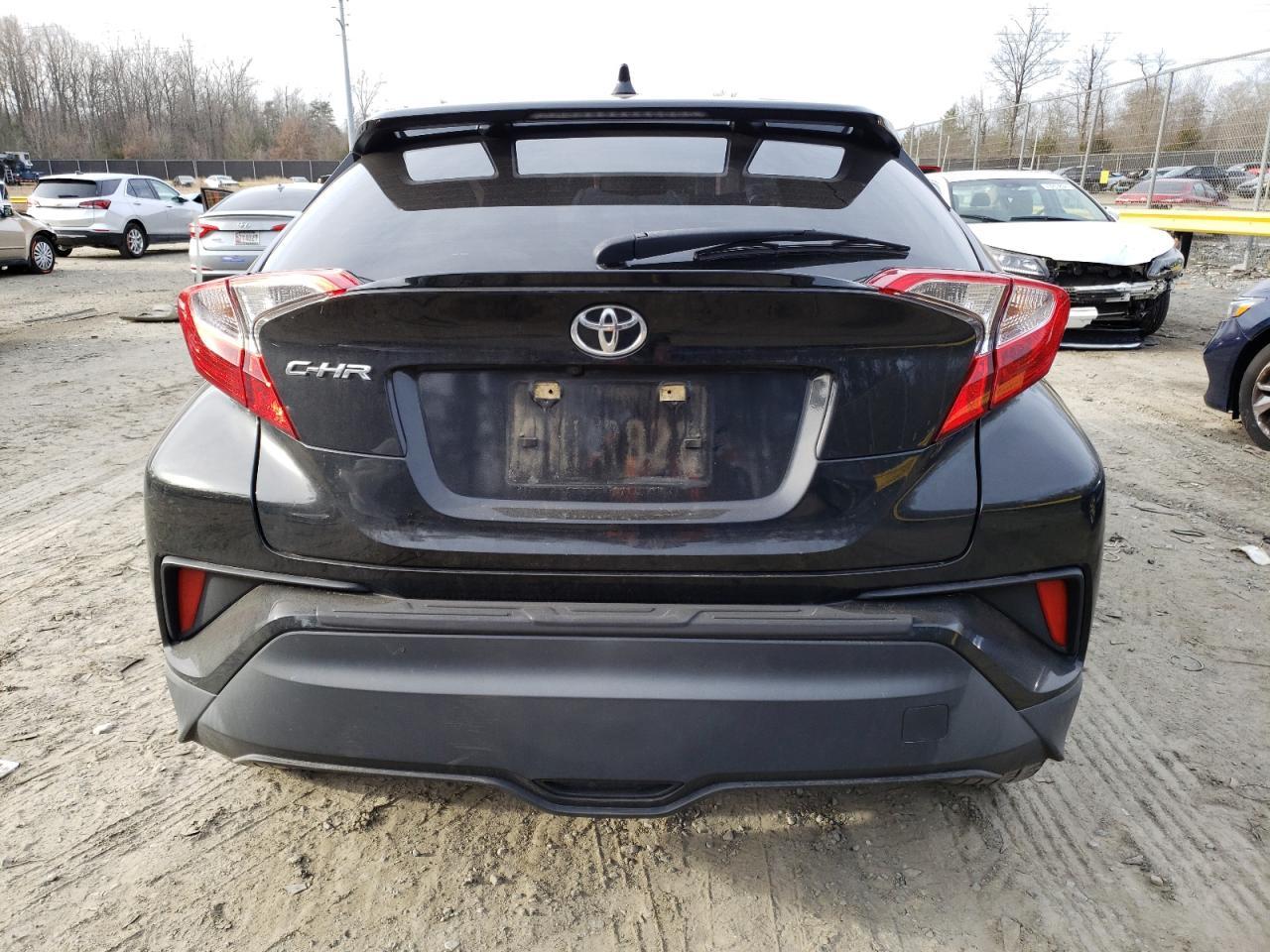 2019 TOYOTA C-HR XLE - Image 6