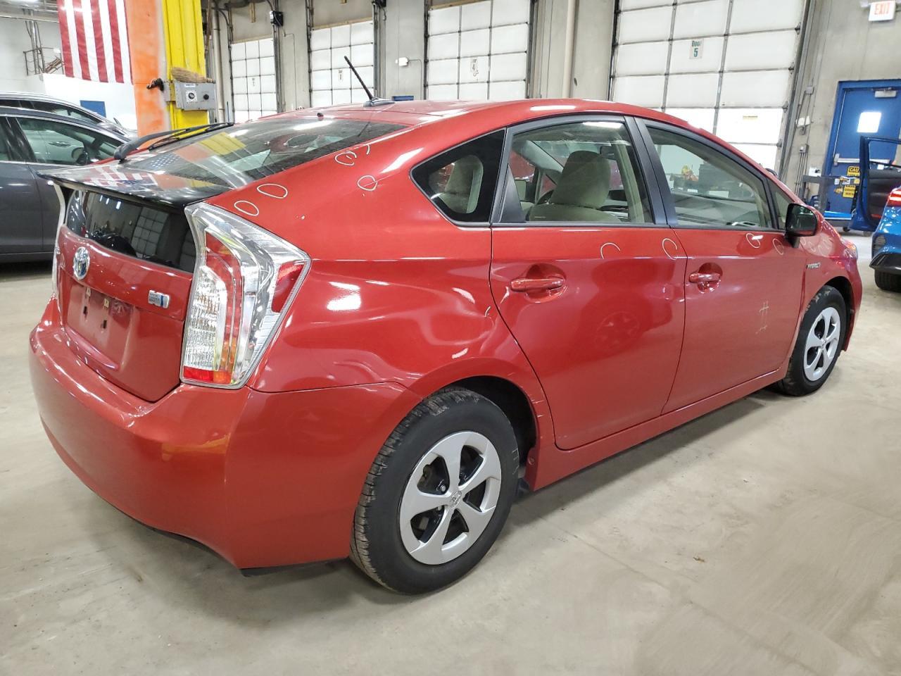 2013 TOYOTA PRIUS - Фото 3