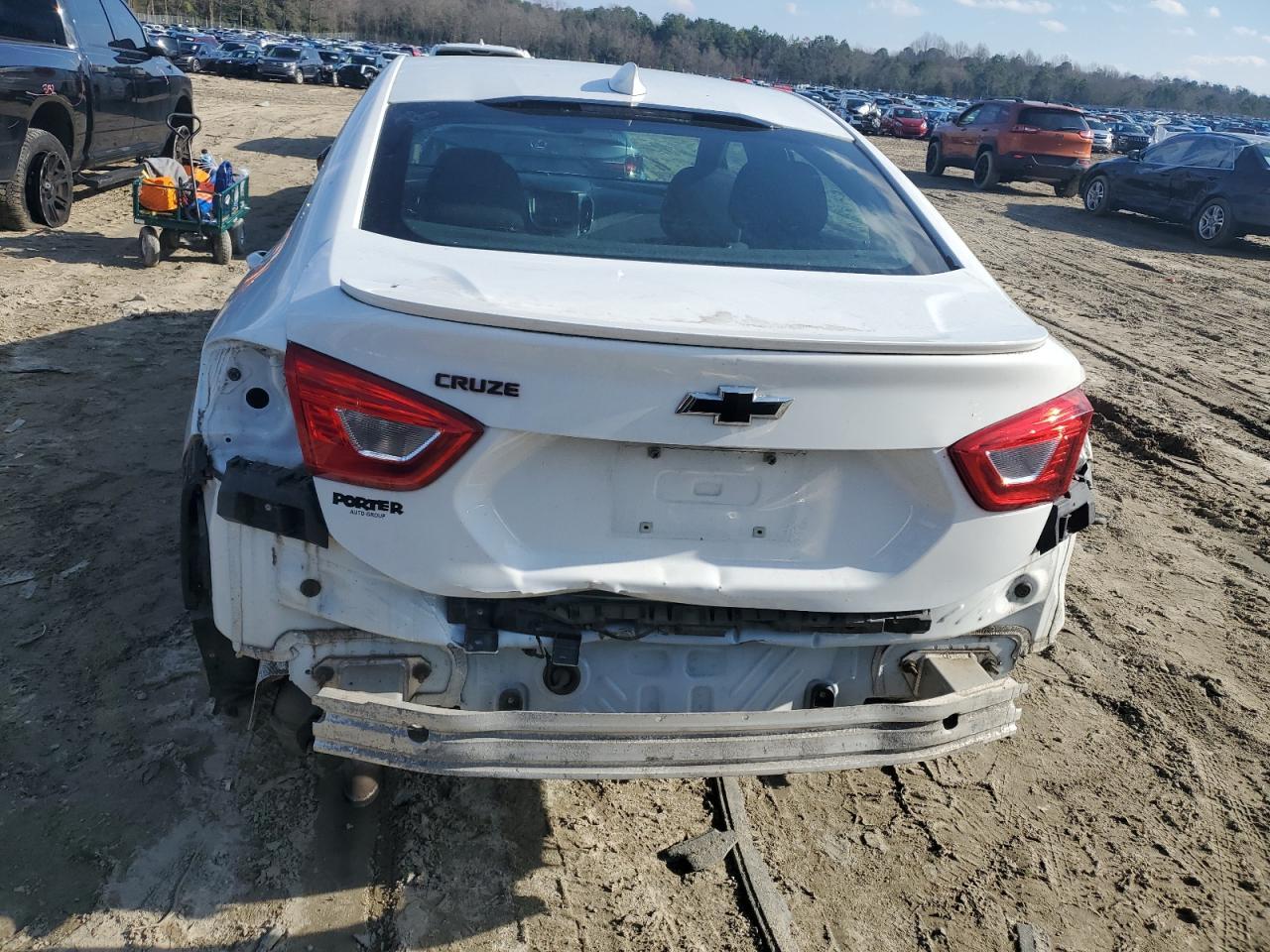2017 CHEVROLET CRUZE LT - Image 6