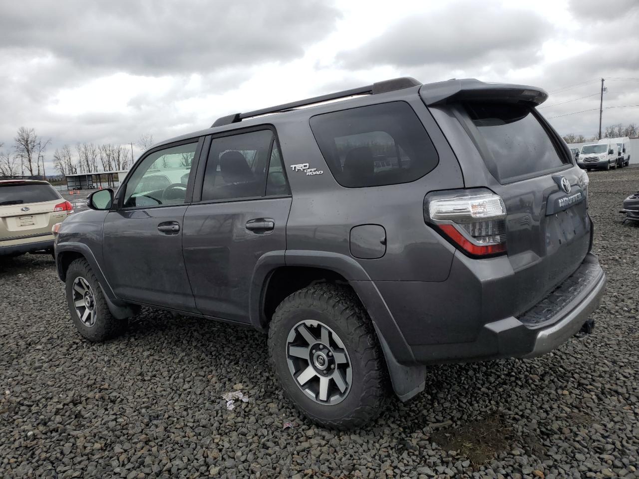 2019 TOYOTA 4RUNNER SR - Image 2