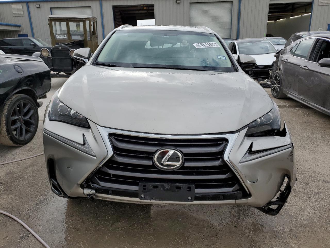 2017 LEXUS NX 200T BA - Фото 5