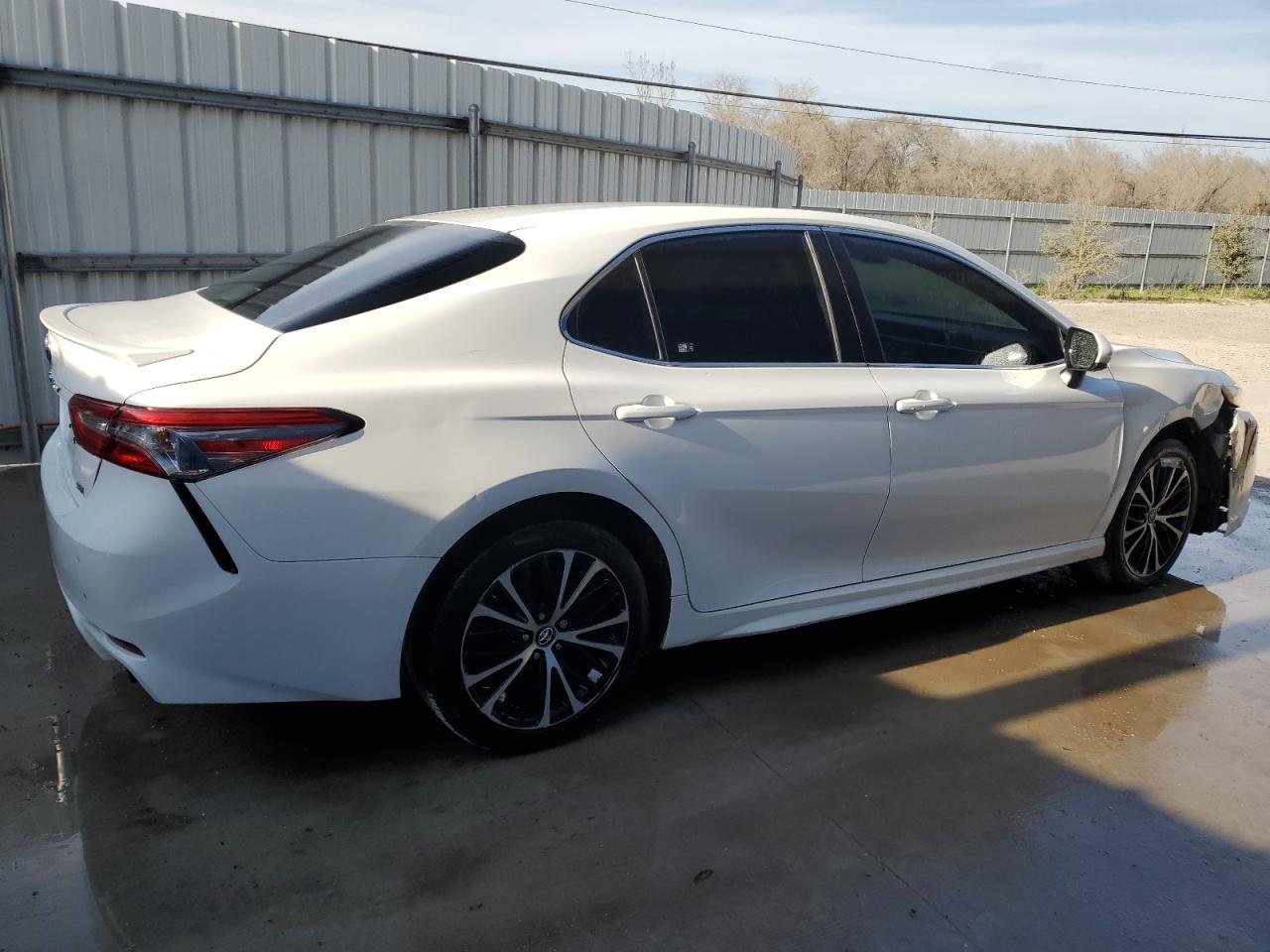 2018 TOYOTA CAMRY L - Image 3