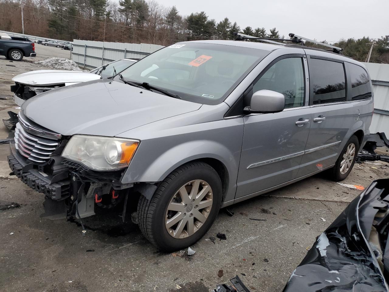 2014 CHRYSLER TOWN & COU
